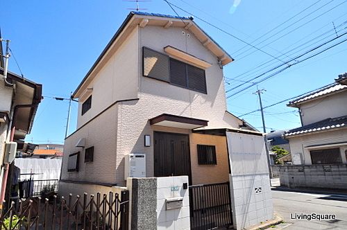 駐車場1台付！！新婚様・ファミリーさんにお勧めの物件となっております。
弊社でご成約頂くと仲介手数料無料！！
