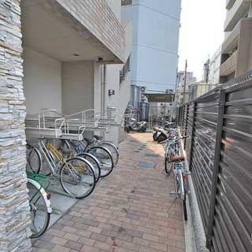 ウインズコート甲風園 駐輪場