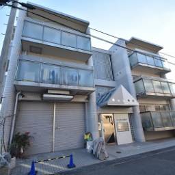 シャンポール夙川 阪急神戸線夙川駅より徒歩約3分の立地。
桜の名所”夙川”もそばに流れるレジデンス