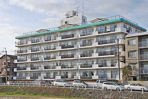バルコニーから競馬観戦が出来るマンション