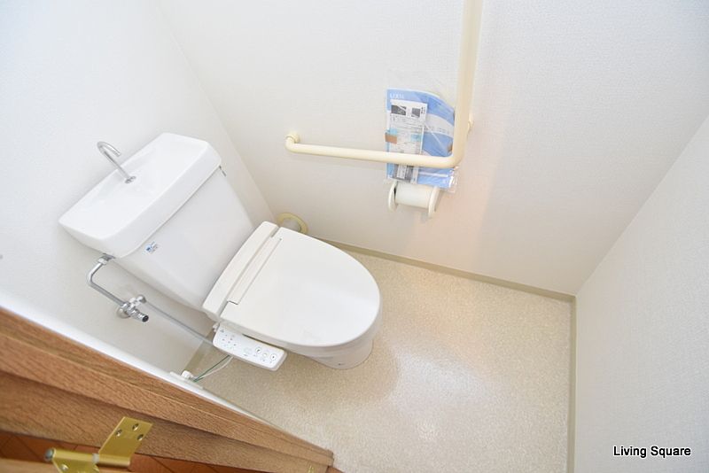 温水洗浄便座付きトイレ